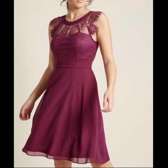 Liza Luxe Dresses & Skirts - NWT Liza Luxe maroon chiffon, lace + velvet dress